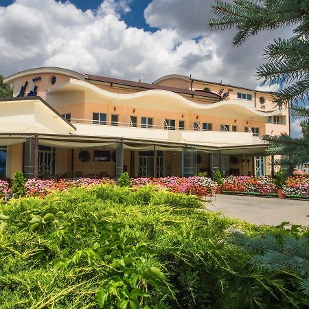 Hotel Emi Mihail Kogalniceanu ภายนอก รูปภาพ