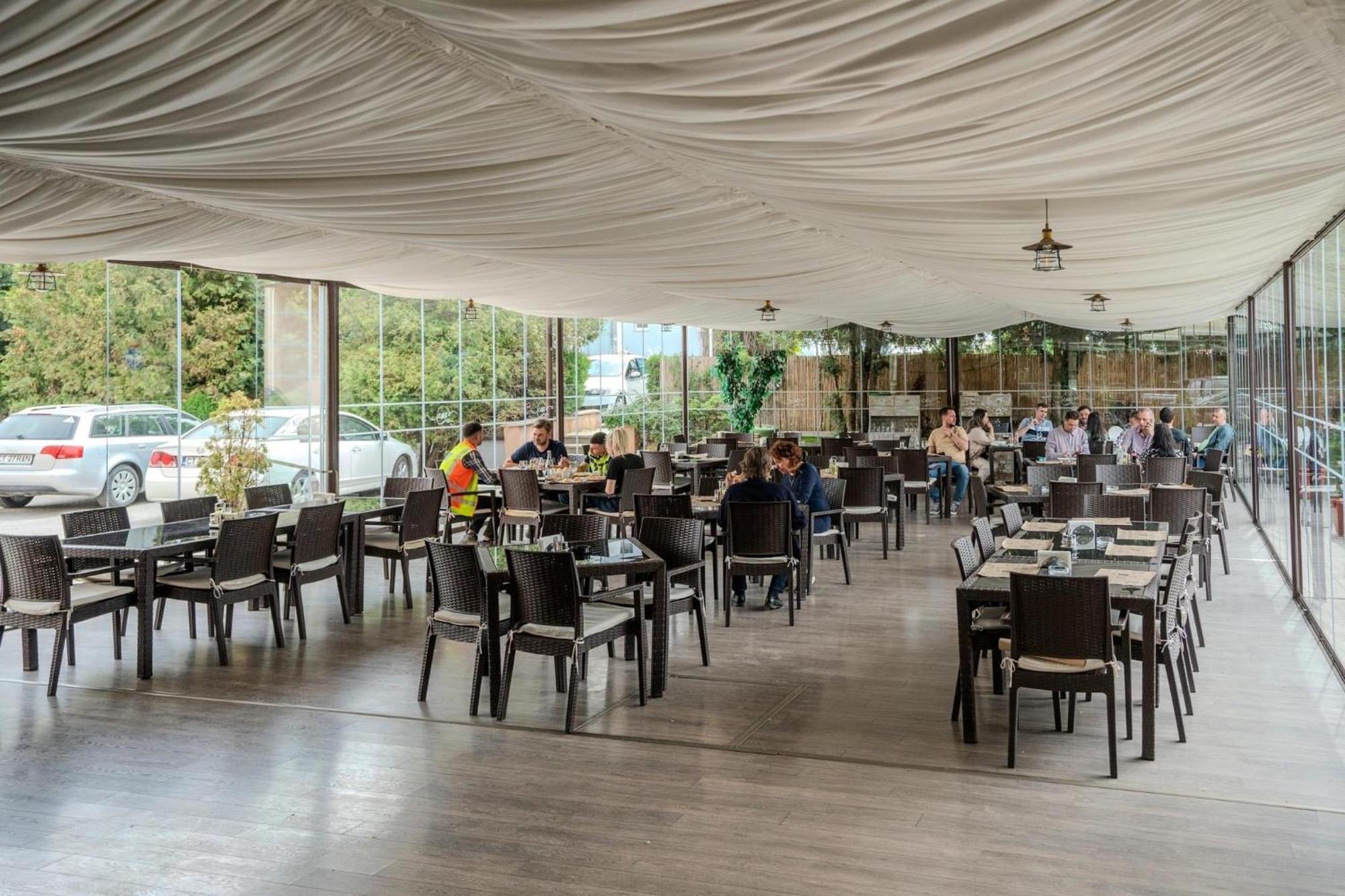 Hotel Emi Mihail Kogalniceanu ภายนอก รูปภาพ