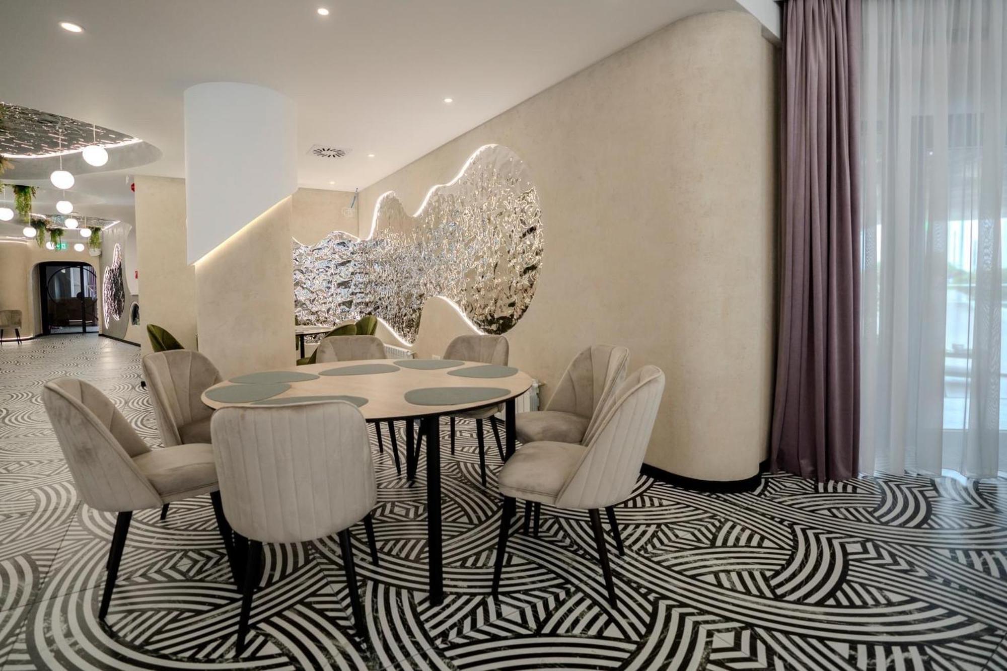 Hotel Emi Mihail Kogalniceanu ภายนอก รูปภาพ