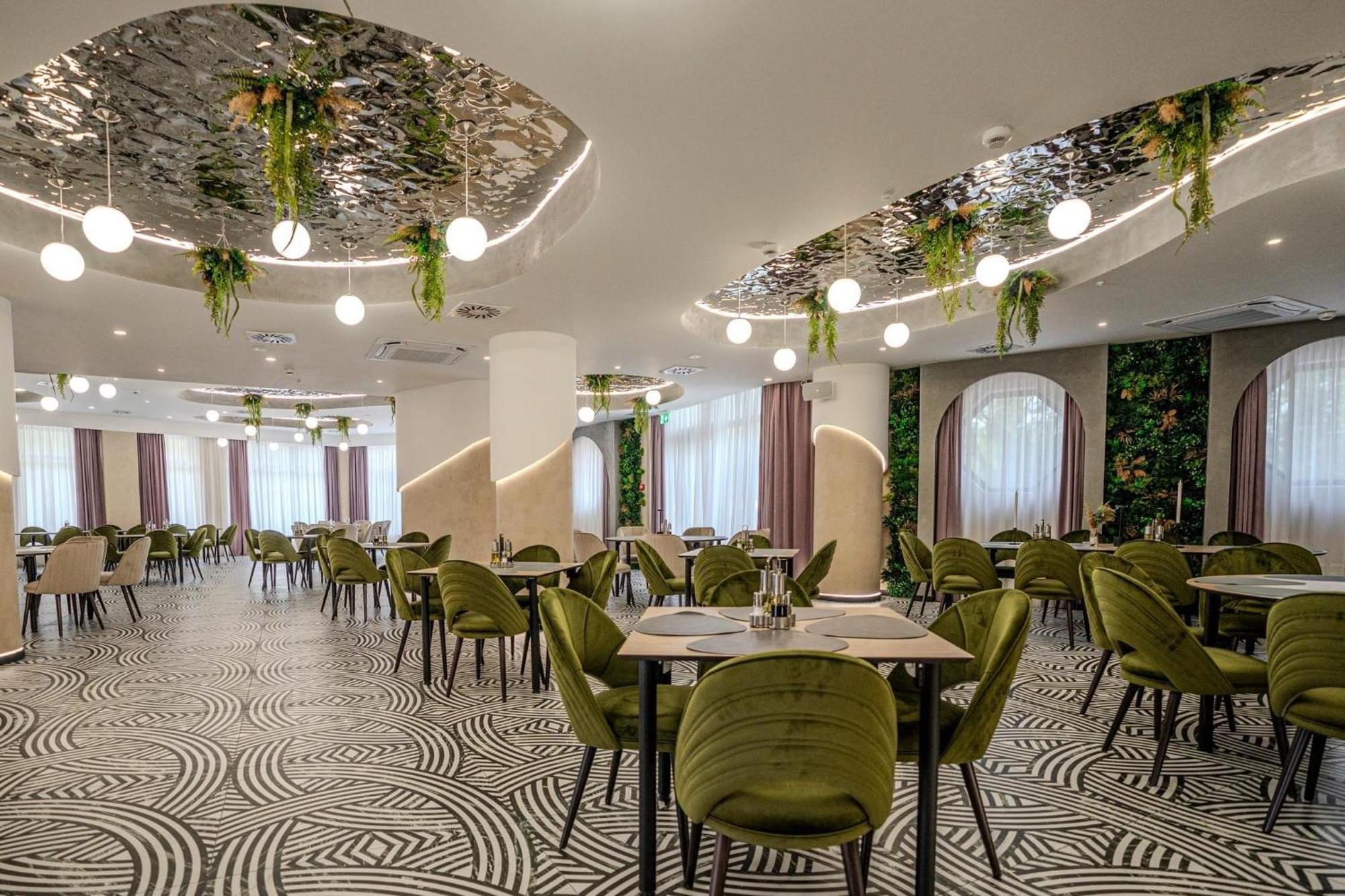 Hotel Emi Mihail Kogalniceanu ภายนอก รูปภาพ