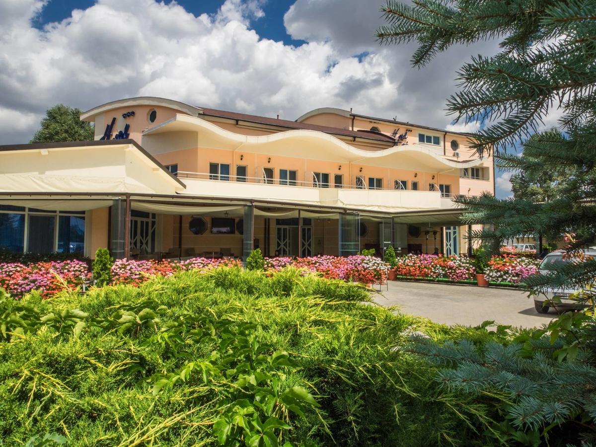 Hotel Emi Mihail Kogalniceanu ภายนอก รูปภาพ